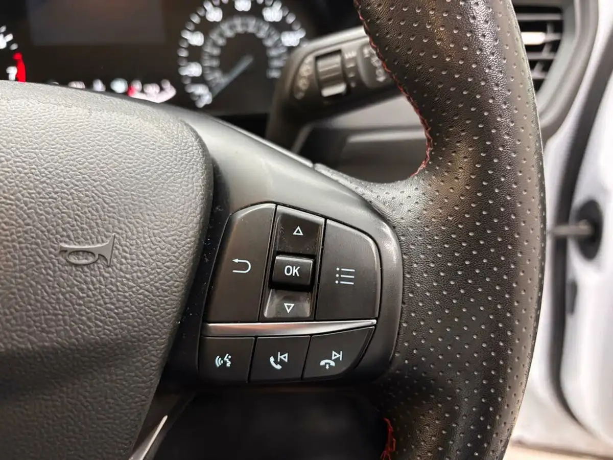 2023-ford-focus-10t-st-line-125ps-hatchback-big-19
