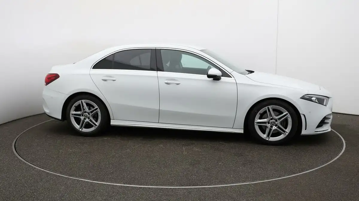 2020-mercedes-benz-a-class-13-a180-amg-line-executive-saloon-4d-7g-dct-big-40