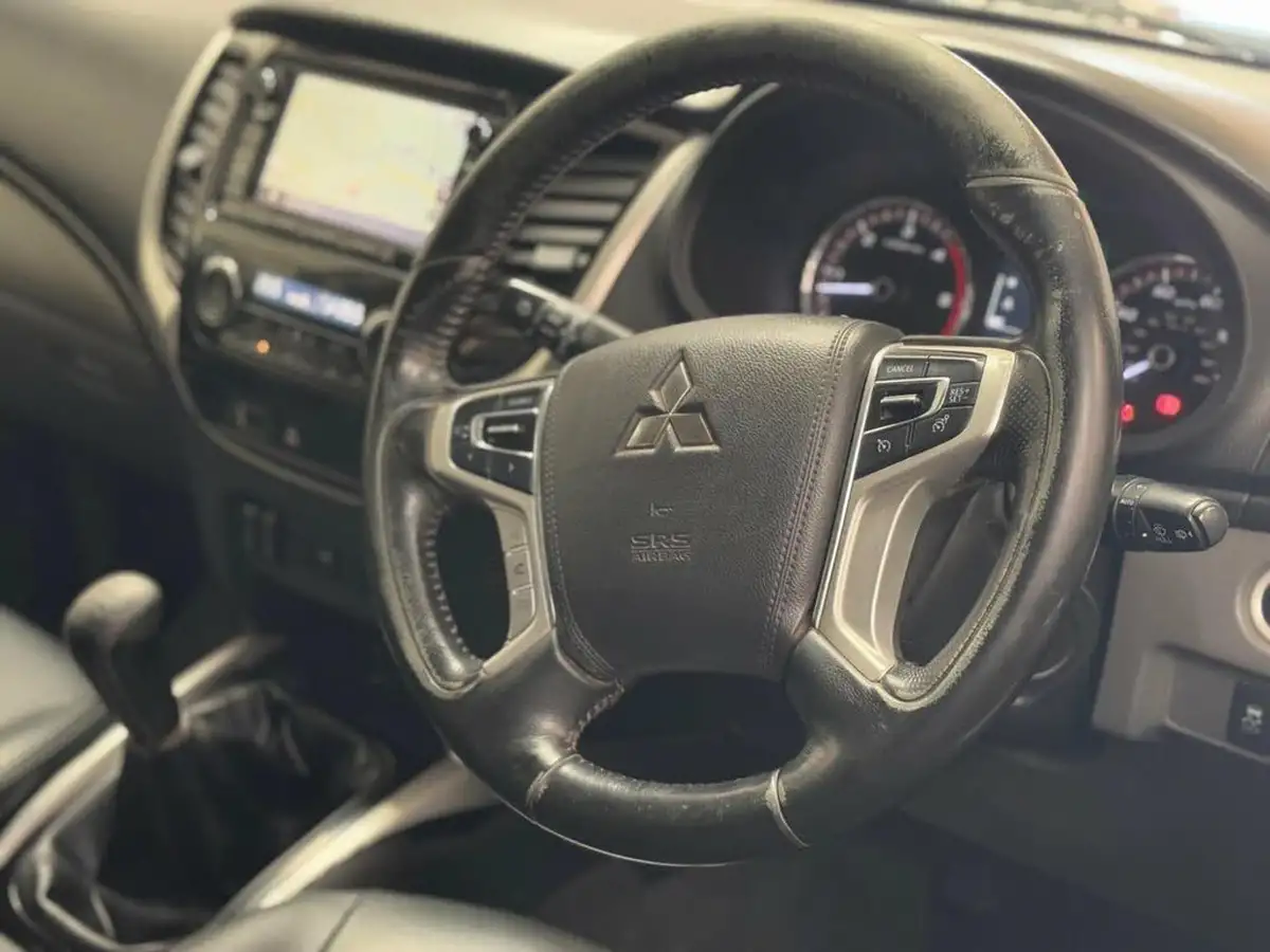 2018-mitsubishi-l200-24di-d-warrior-eu6-big-21