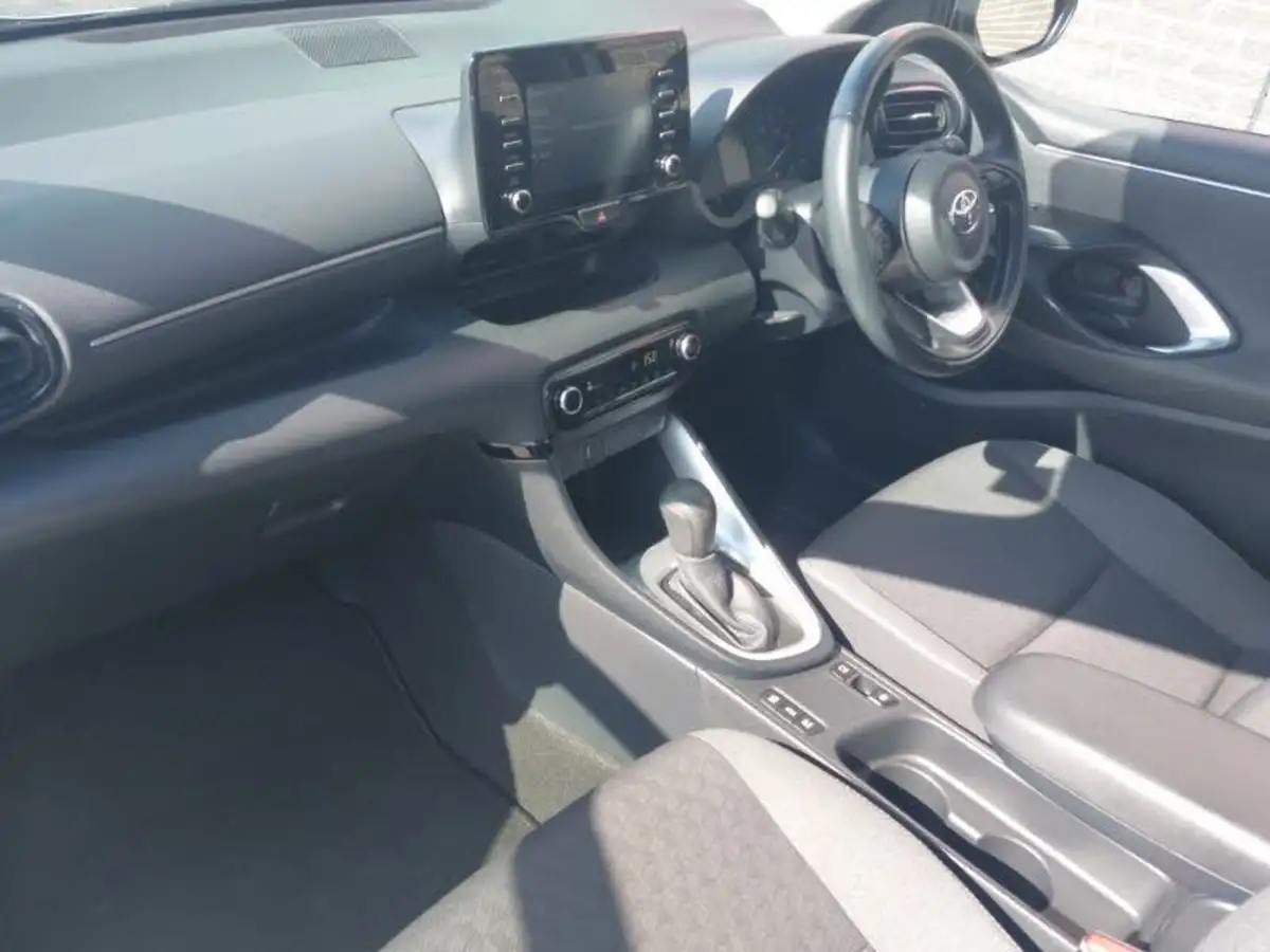 2021-toyota-yaris-15-vvt-i-icon-114bhp-hybrid-1490cc-e-cvt-big-4