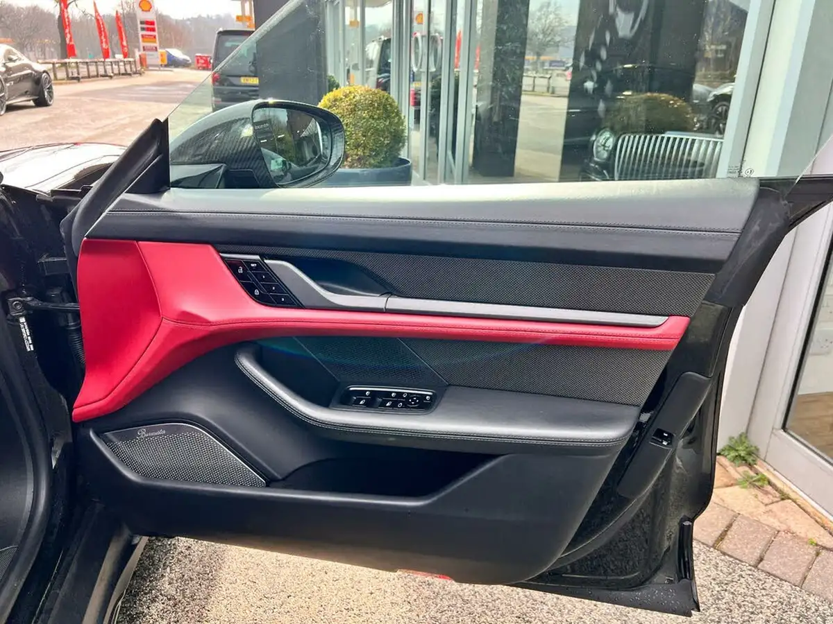 2021-porsche-taycan-e-turbo-s-cross-turismo-big-35