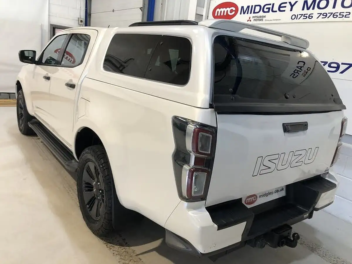 2022-isuzu-d-max-19td-v-cross-pickup-big-4