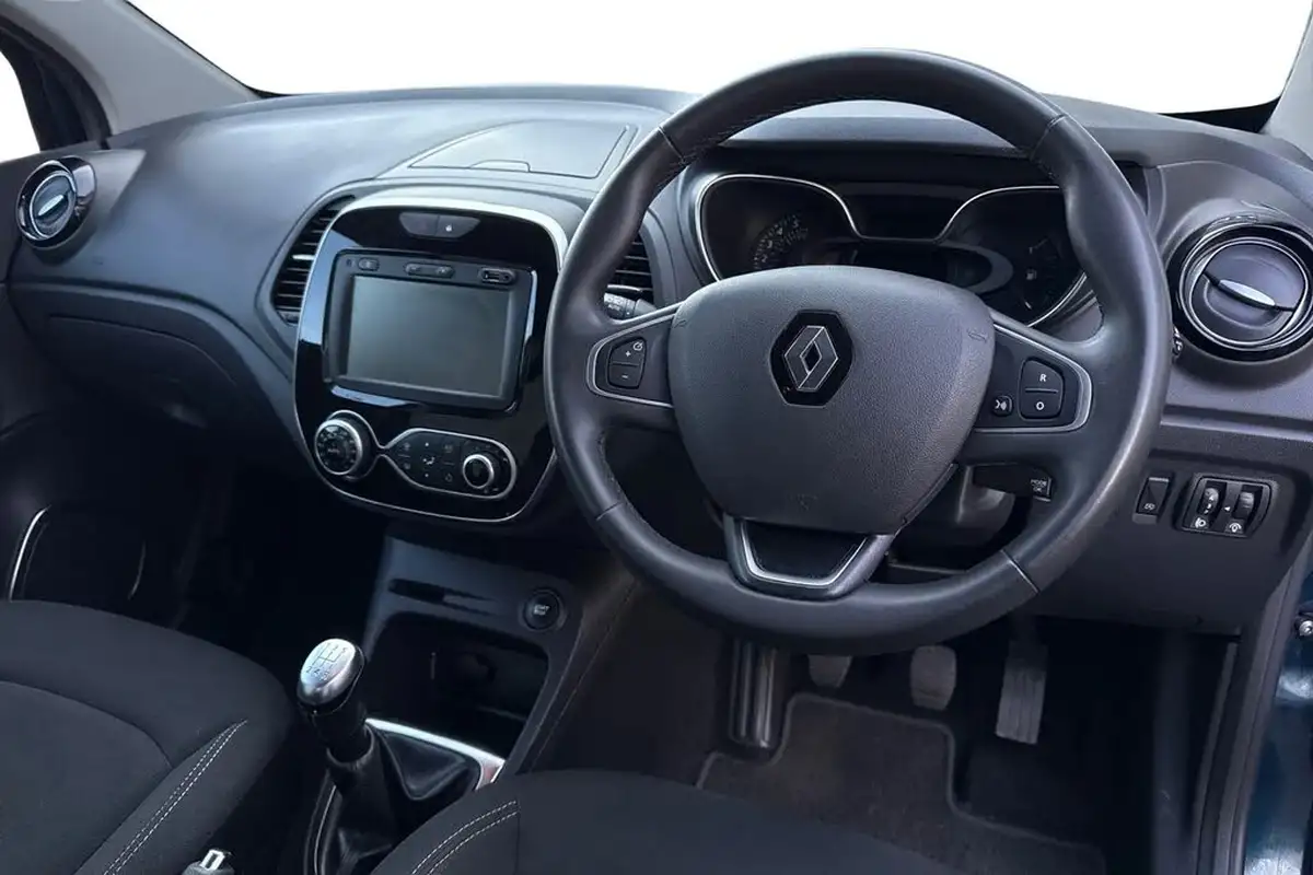 2019-renault-captur-09-tce-iconic-big-13