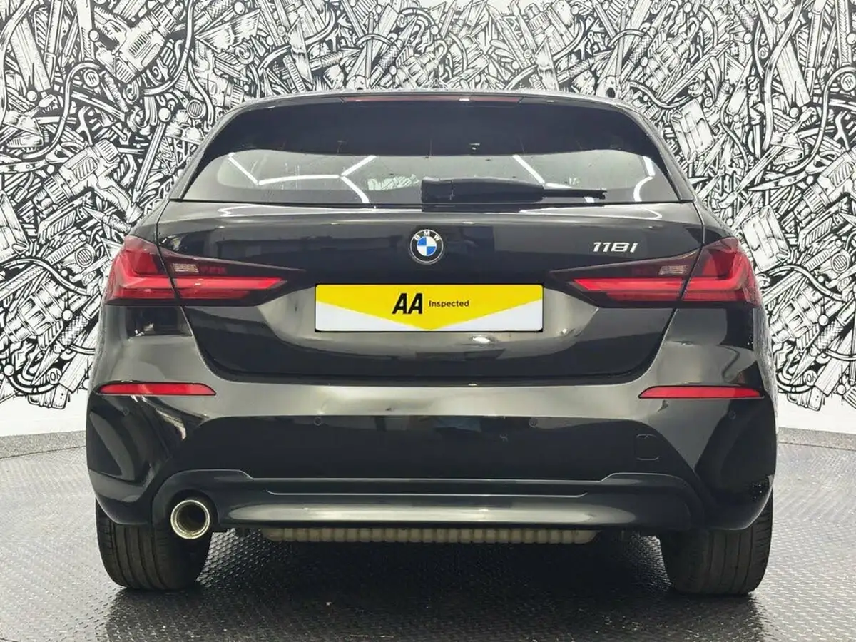 2021-bmw-1-series-15-118i-sport-lcp-big-6