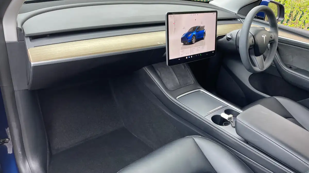 2023-tesla-model-y-e-long-range-big-9