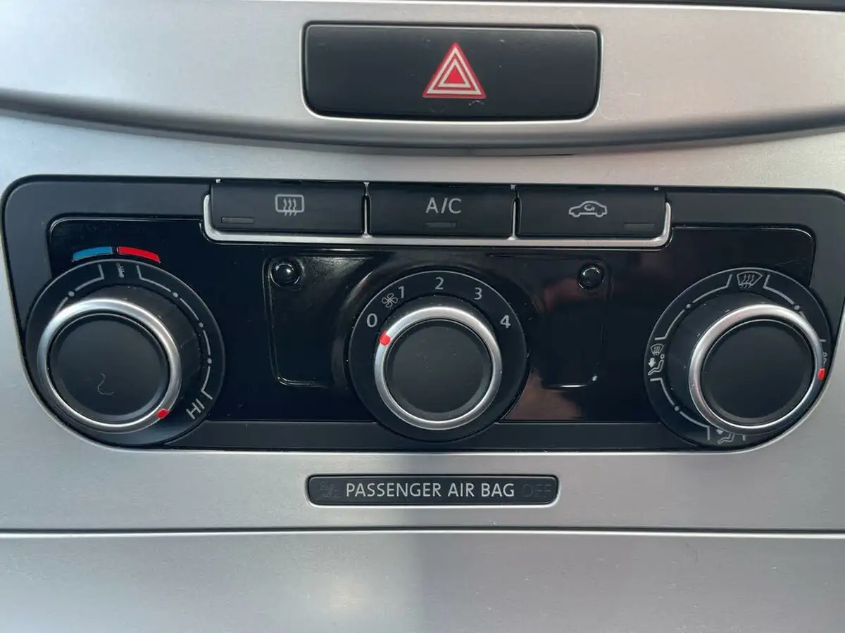 2014-volkswagen-passat-16td-ss-saloon-4d-big-25