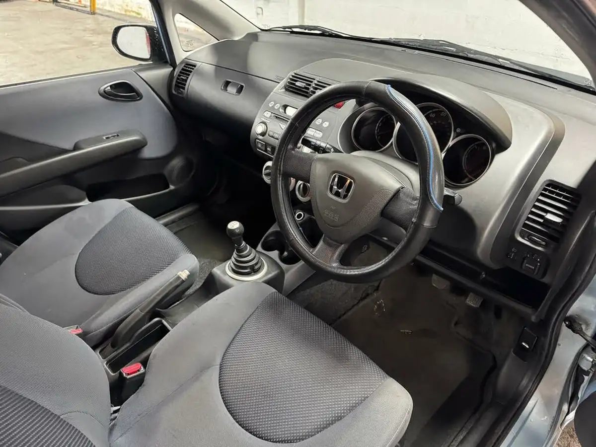 2007-honda-jazz-12-s-big-18