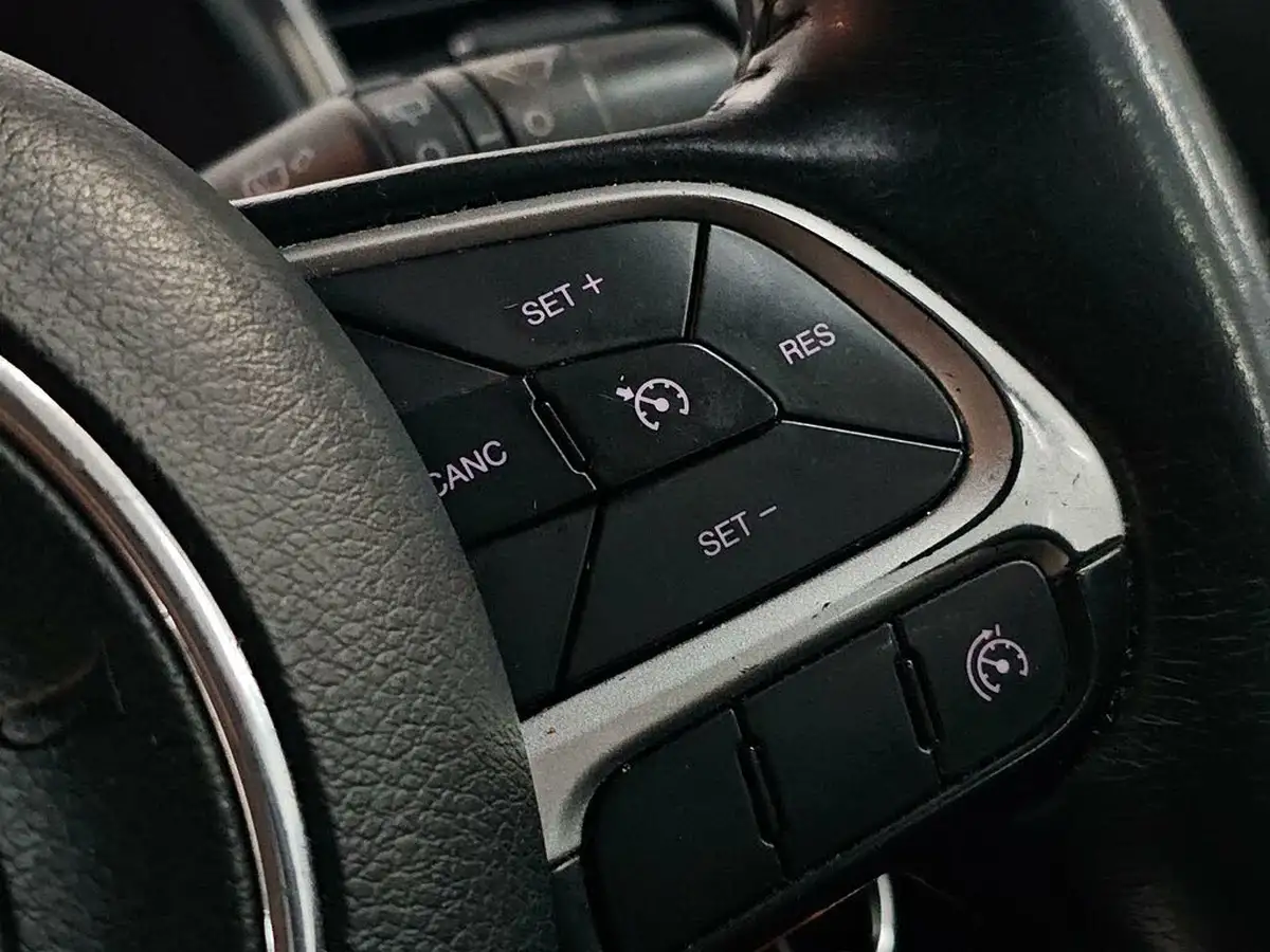 2015-jeep-renegade-14-longitude-big-34