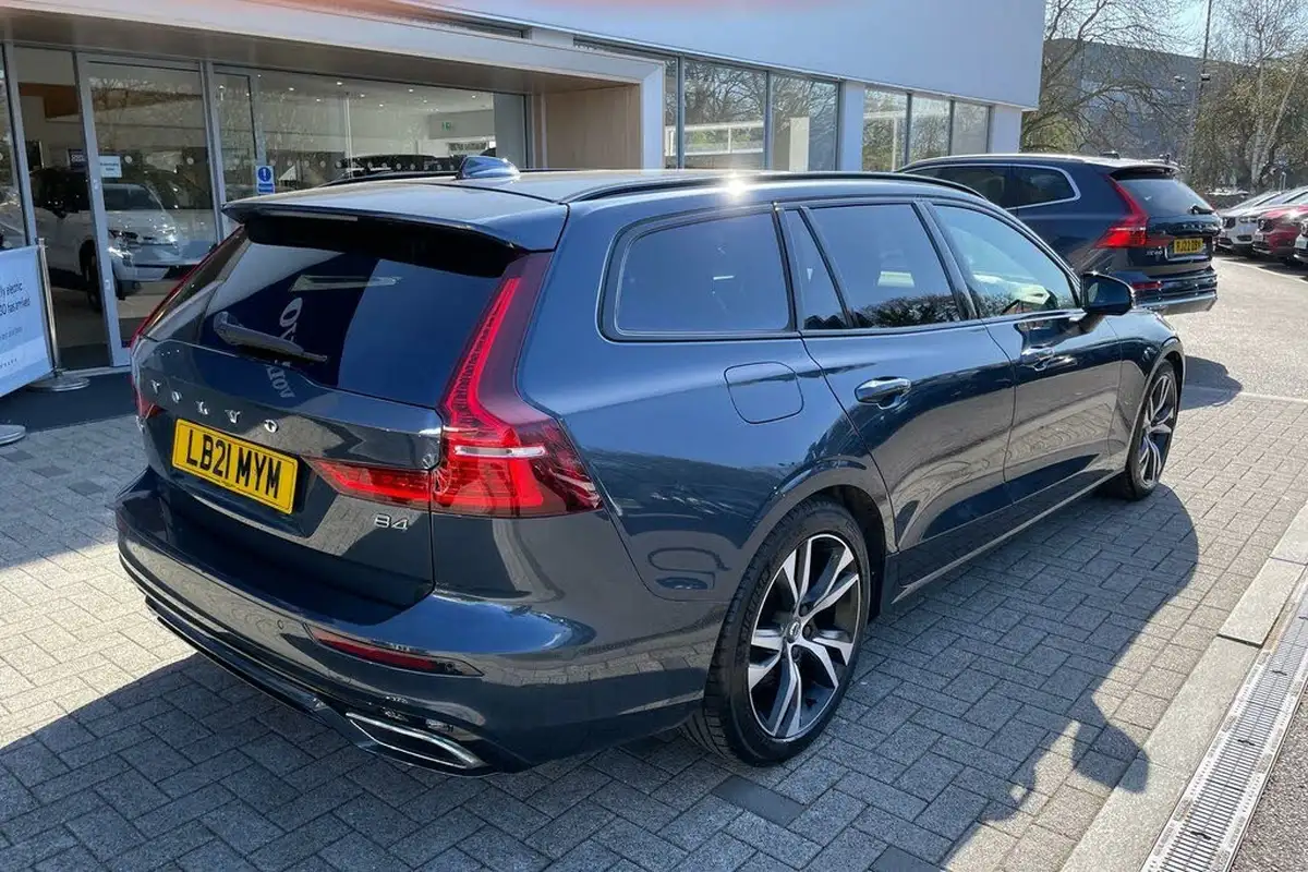 2021-volvo-v60-20-b4-r-design-big-6