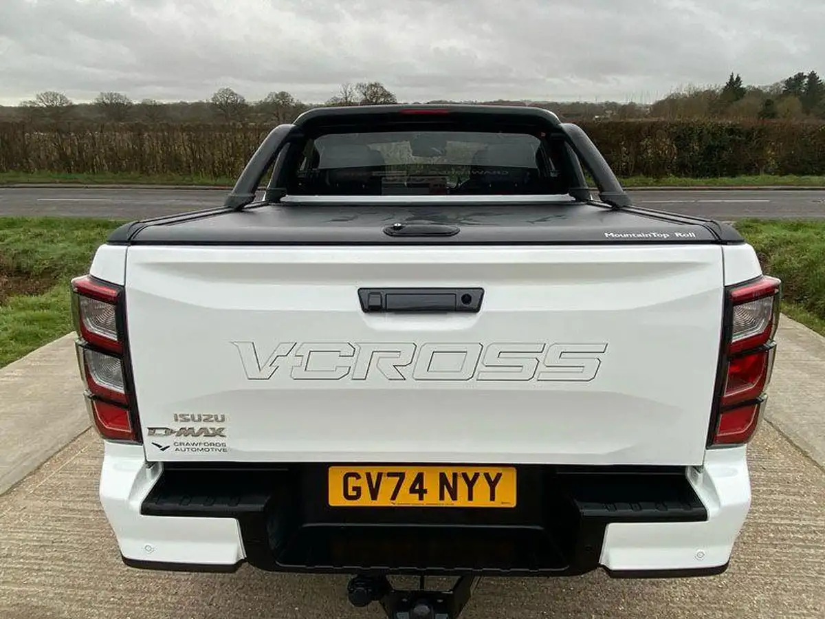 2024-isuzu-d-max-19td-v-cross-auto-big-5