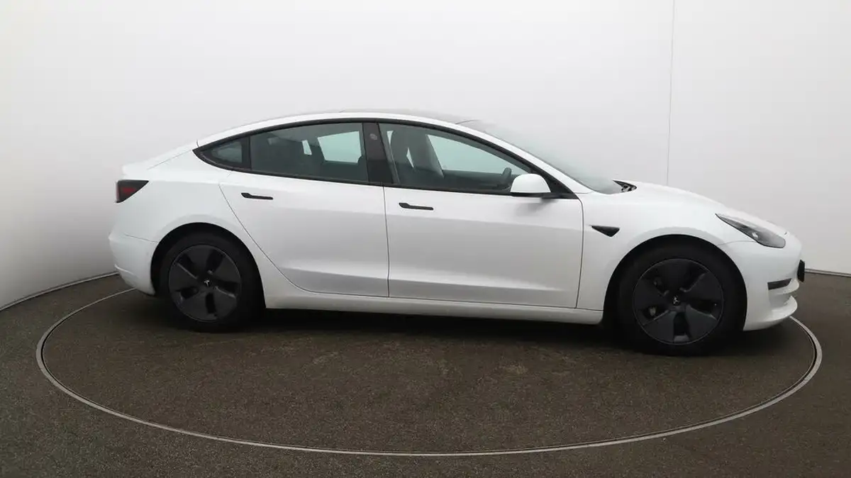 2021-tesla-model-3-e-long-range-awd-big-39