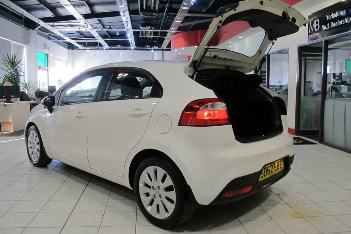 2012-kia-rio-125-2-5d-big-3