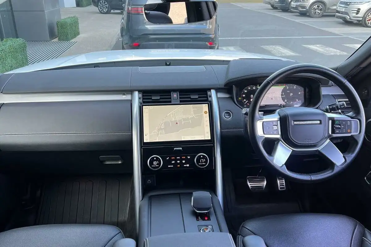 2024-land-rover-discovery-30-d300-commercial-dynamic-hse-big-3
