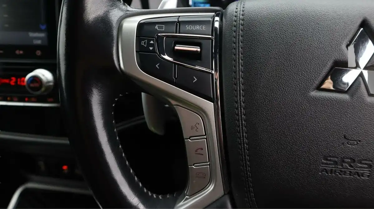 2020-mitsubishi-outlander-24-exceed-phev-big-22