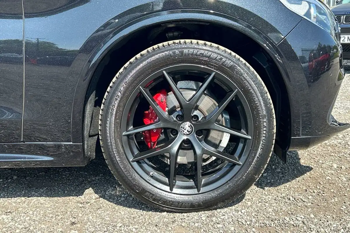 2021-alfa-romeo-stelvio-20-veloce-big-4