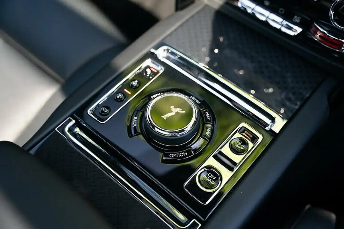2023-rolls-royce-cullinan-675-black-badge-big-40