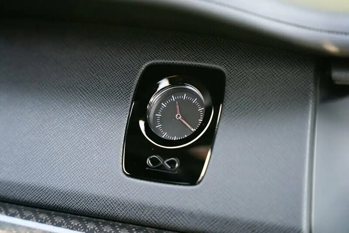 2023-rolls-royce-cullinan-675-black-badge-big-44
