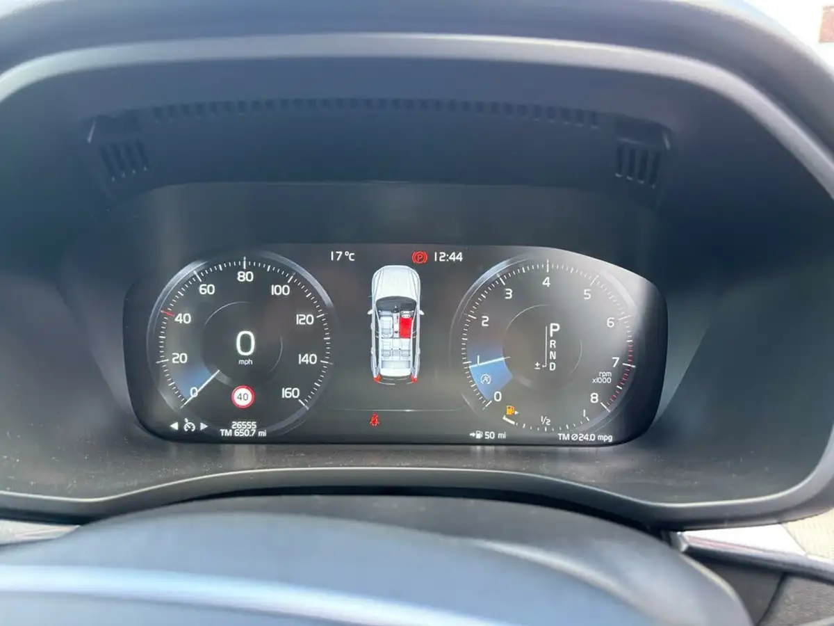 2018-volvo-xc60-20-t5-r-design-250bhp-4x4-big-18