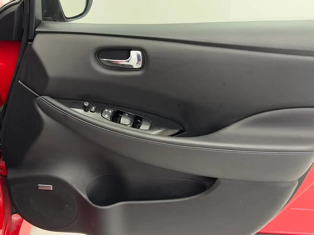 2021-nissan-leaf-e-tekna-big-29