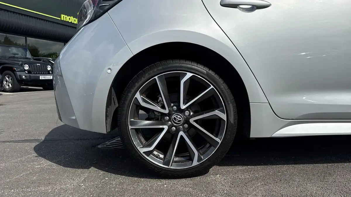 2021-toyota-corolla-18-vvt-i-excel-trk-hatchback-big-18