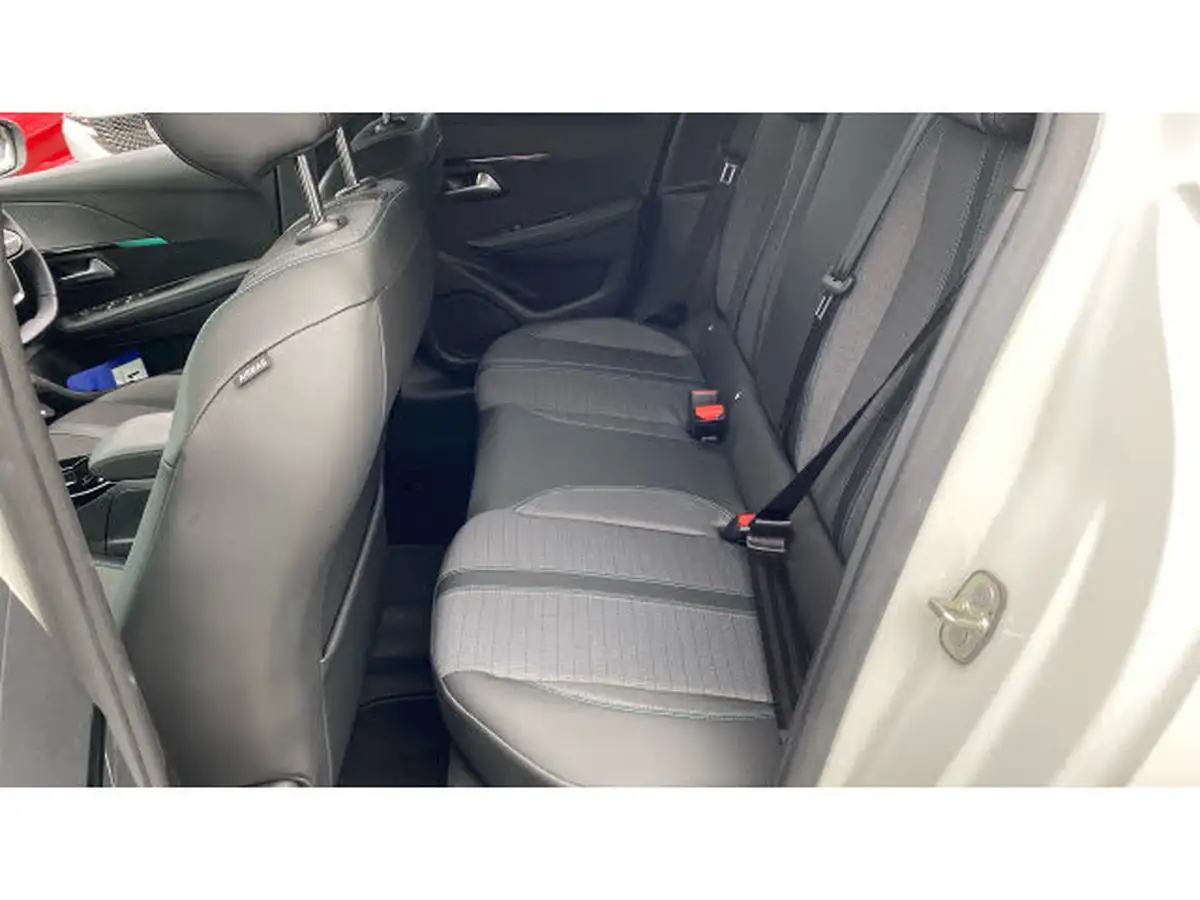 2021-peugeot-208-12-puretech-allure-premium-100bhp-big-15