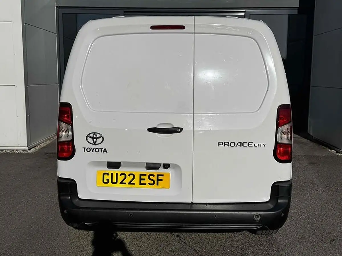 2022-toyota-proace-city-15d-icon-l2-big-15