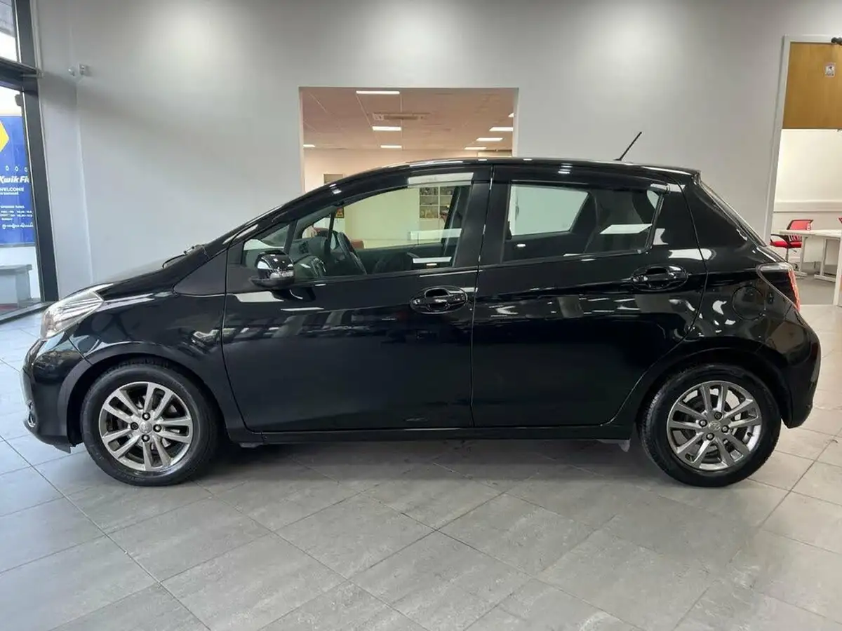 2014-toyota-yaris-133-icon-m-drive-s-big-3