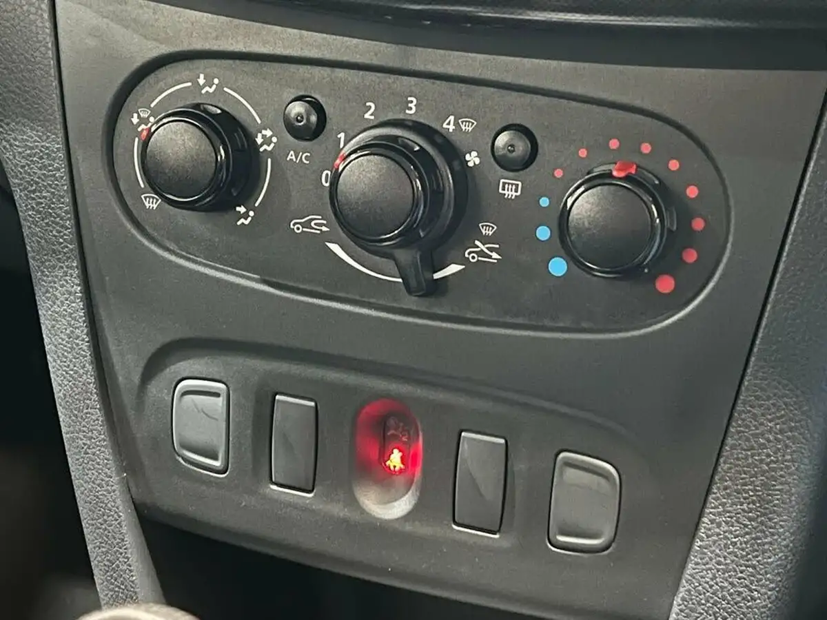 2020-dacia-sandero-10-sce-essential-big-19