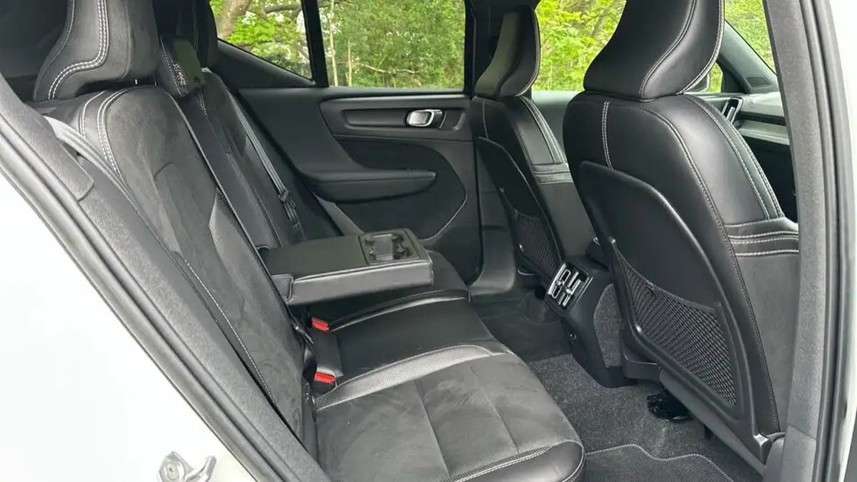 2020-volvo-xc40-15-t3-r-design-big-5