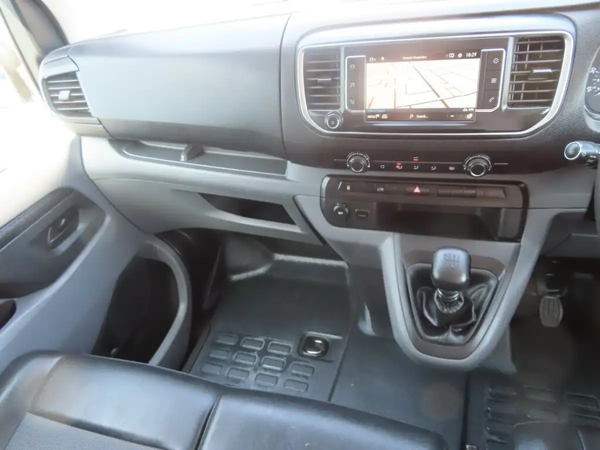 2020-vauxhall-vivaro-20td-3100-l1h1-sportive-120pseu6dt-panel-big-29