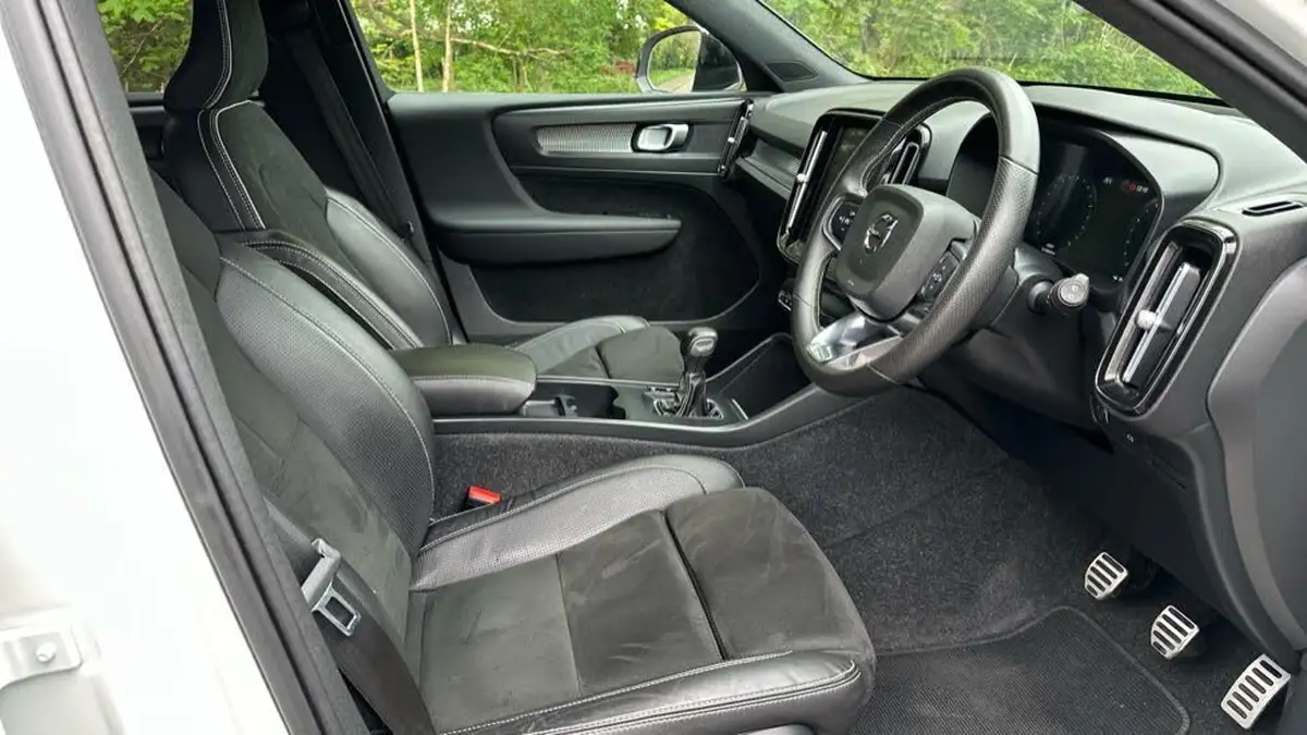 2020-volvo-xc40-15-t3-r-design-big-29