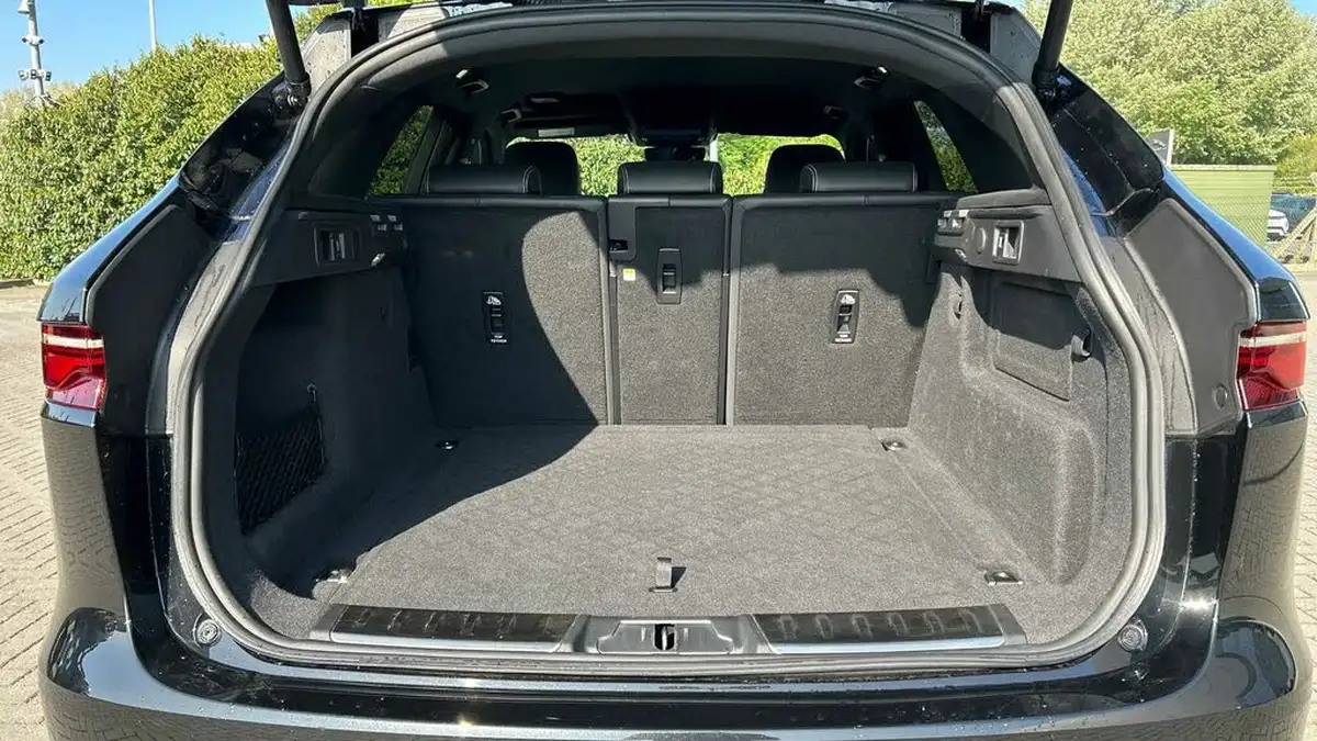 2022-jaguar-f-pace-20-d200-r-dynamic-s-big-9