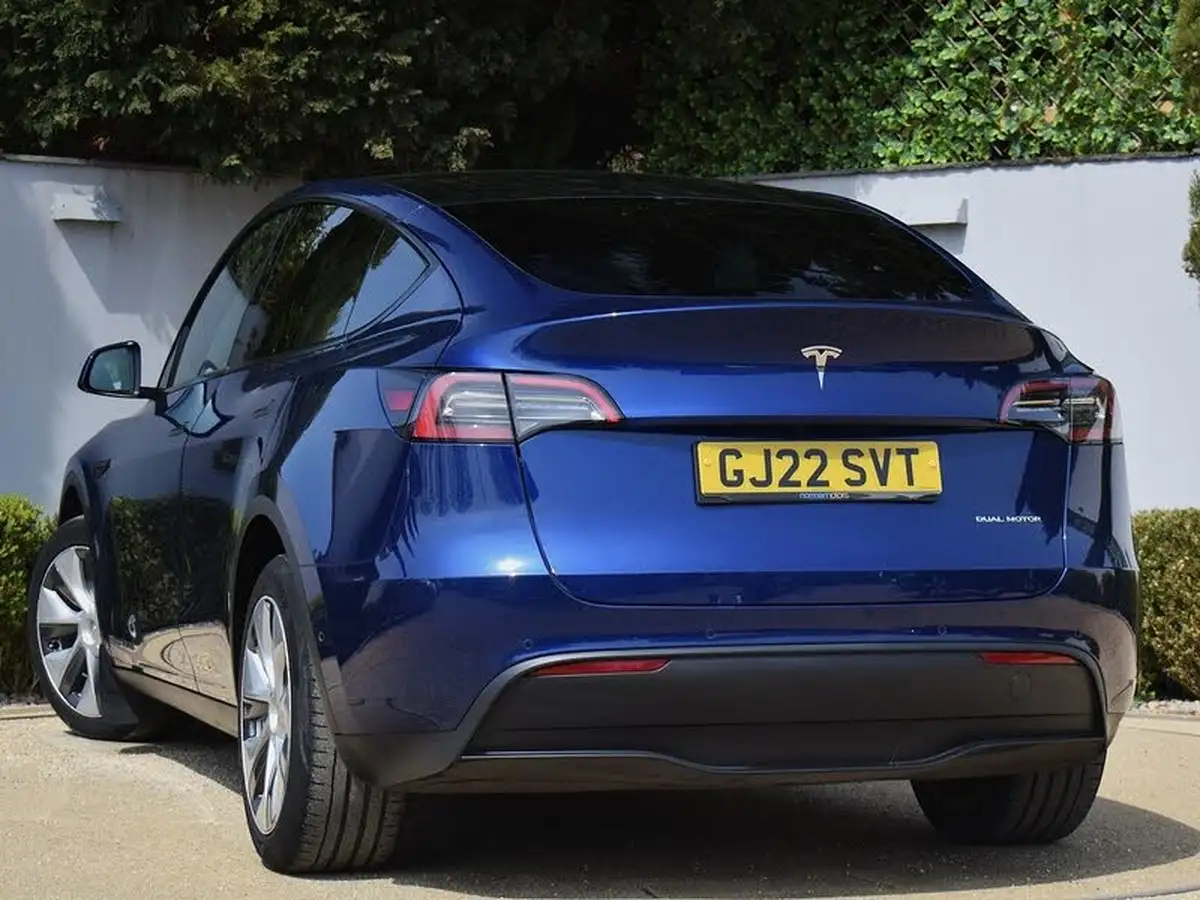 2022-tesla-model-y-e-long-range-big-1