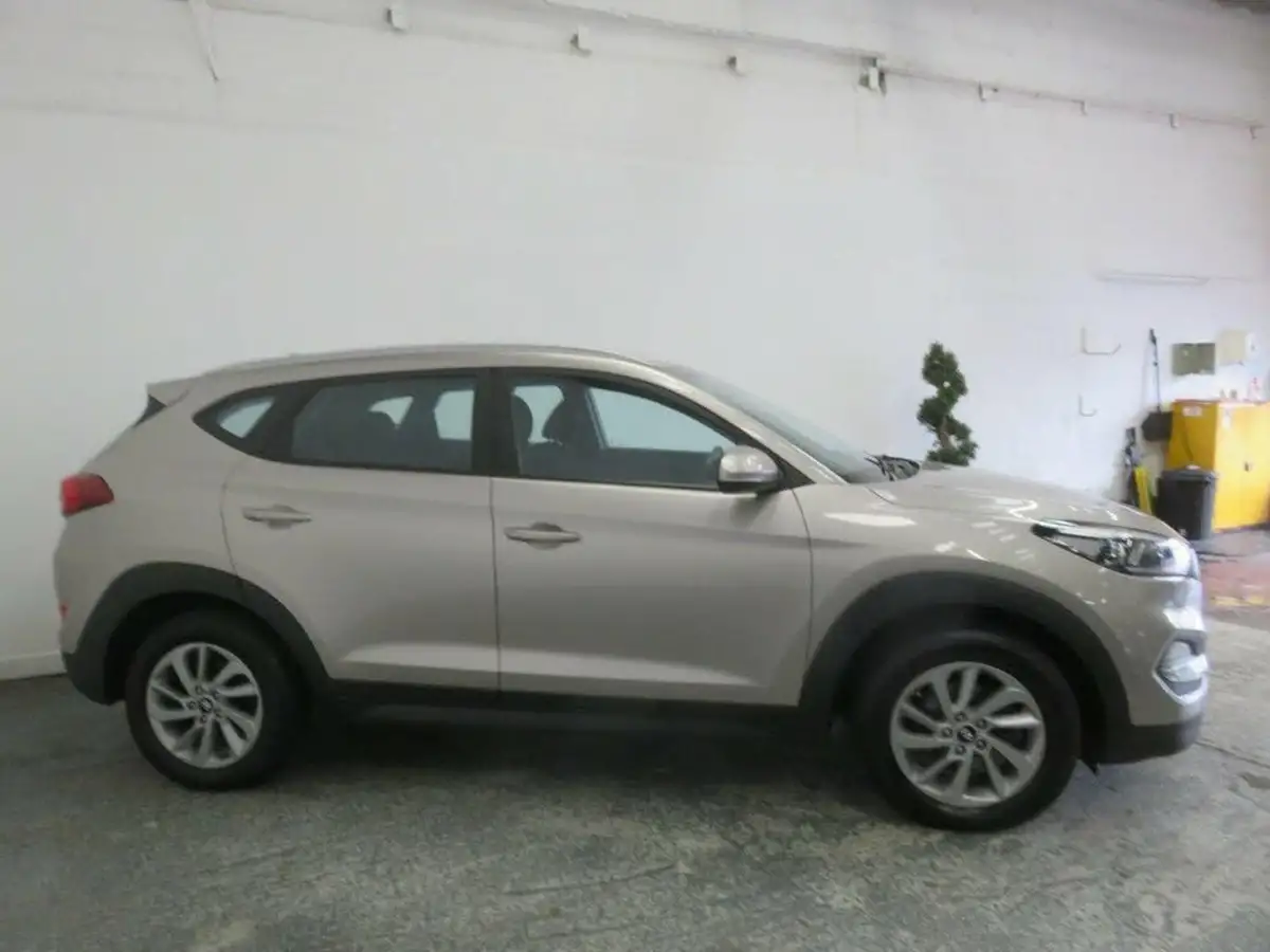 2016-hyundai-tucson-17crdi-blue-drive-se-116ps-big-2