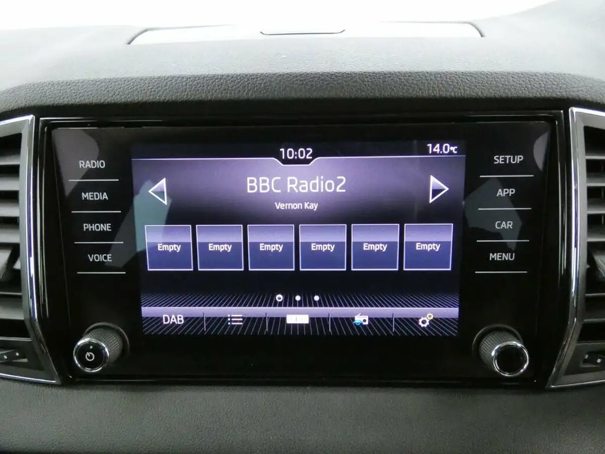 2018-skoda-karoq-10-tsi-se-ss-dsg-big-10