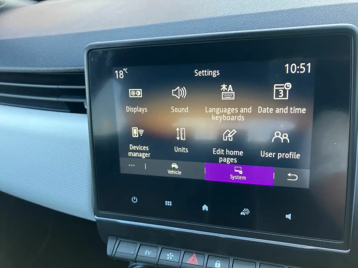 2022-renault-clio-16-techno-big-34