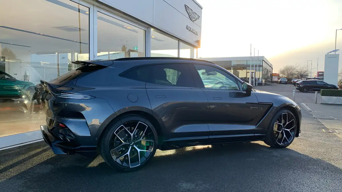 2024-aston-martin-dbx-40-v8-big-20