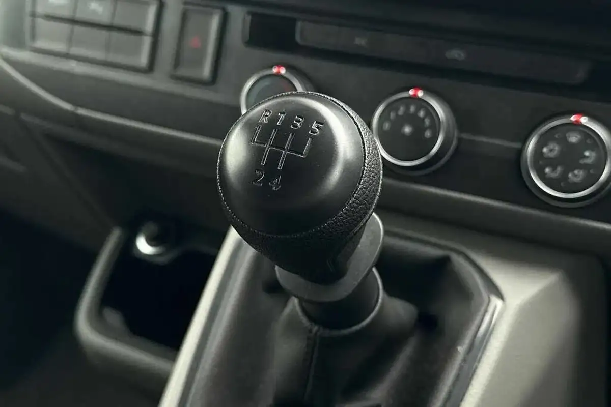 2024-volkswagen-transporter-big-19