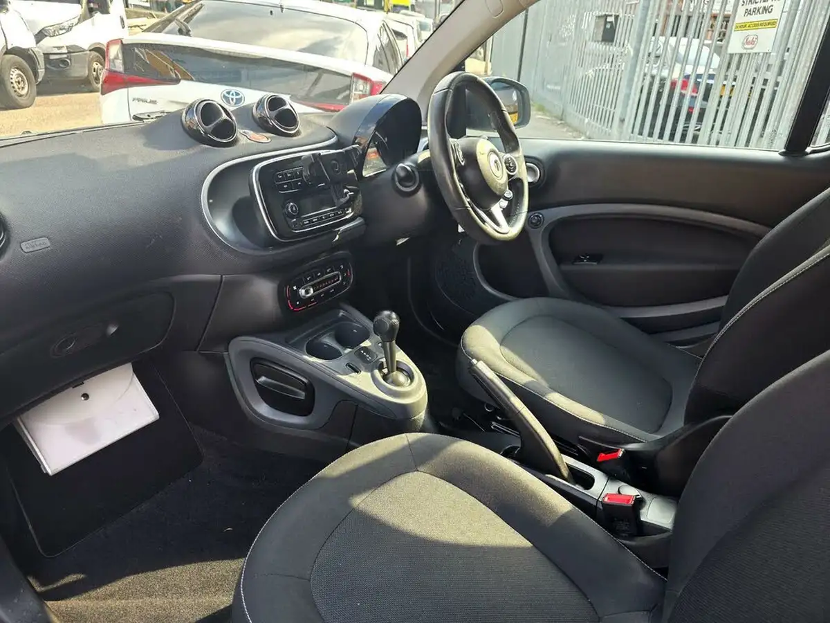 2016-smart-fortwo-10-passion-70bhp-ss-coupe-twinamic-big-12