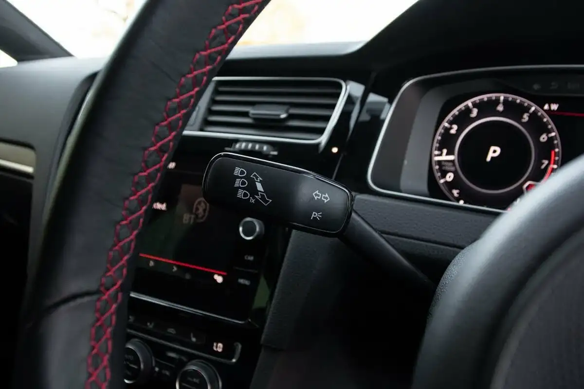 2020-volkswagen-golf-20-tsi-gti-performance-5d-dsg-big-16