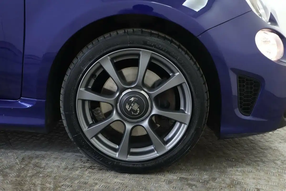 2018-abarth-595-14-tjet-big-10