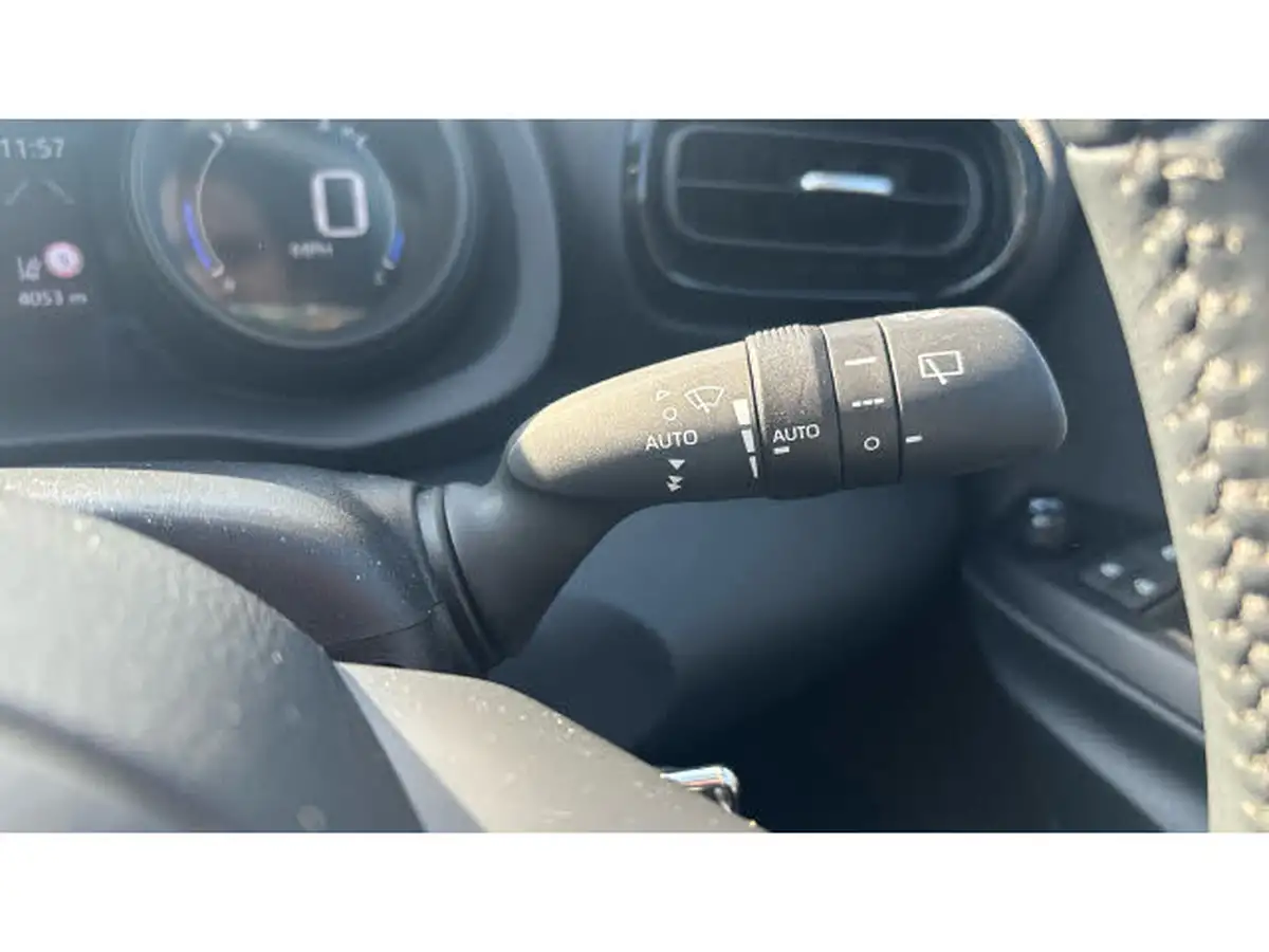 2021-toyota-yaris-15-vvt-i-design-big-23