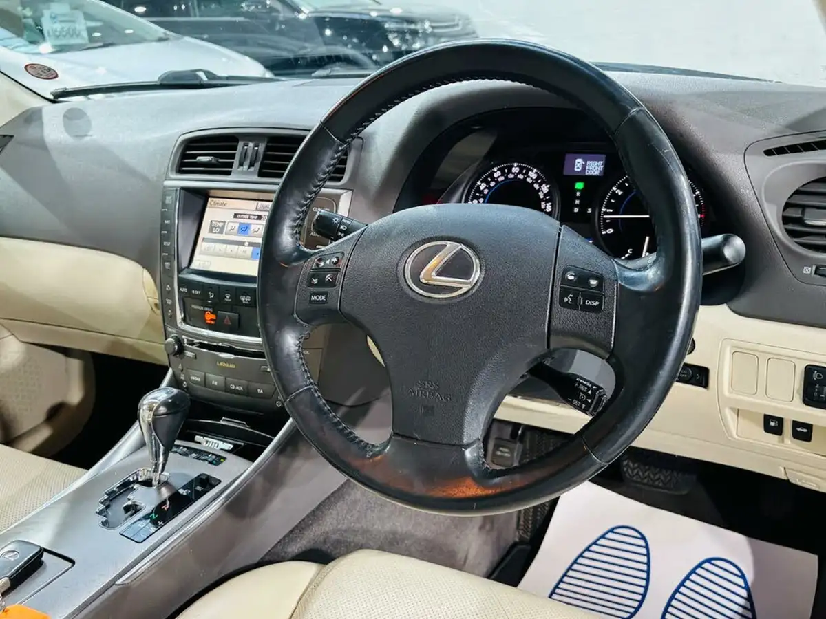 2010-lexus-is-250-25-se-i-dab-saloon-4d-auto-big-7