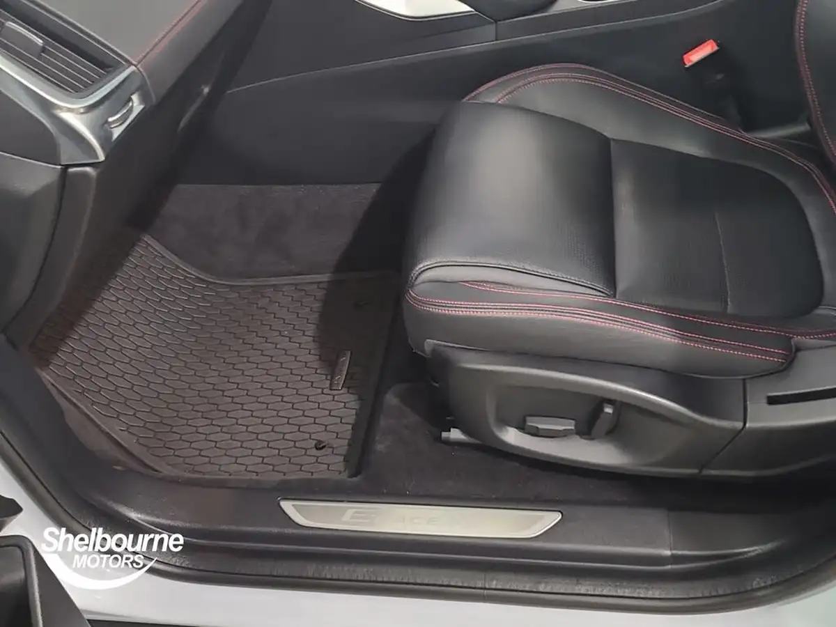 2020-jaguar-e-pace-20-i4d-chequered-flag-150ps-big-9