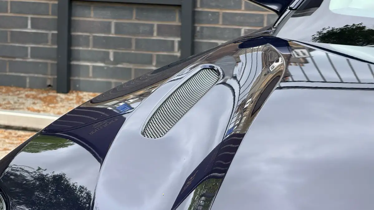 2019-aston-martin-db11-40-v8-big-25