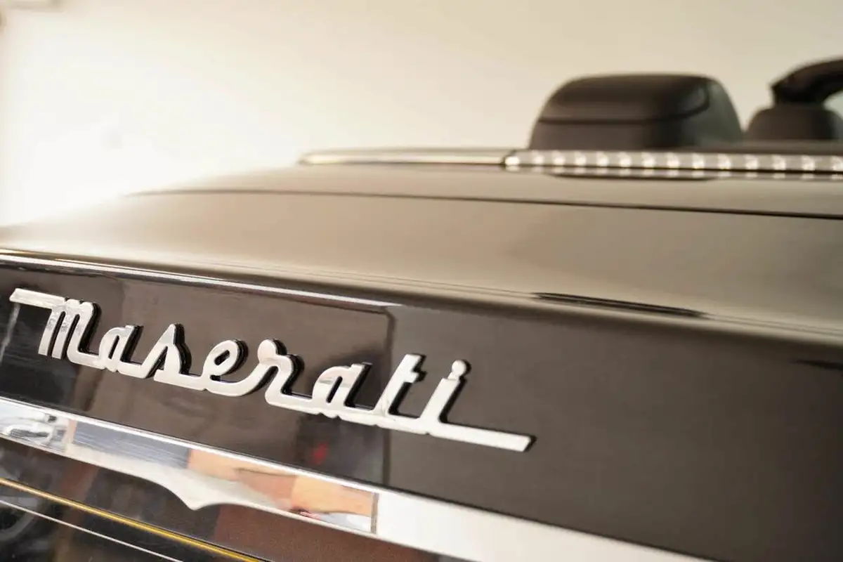2010-maserati-grancabrio-47-big-6