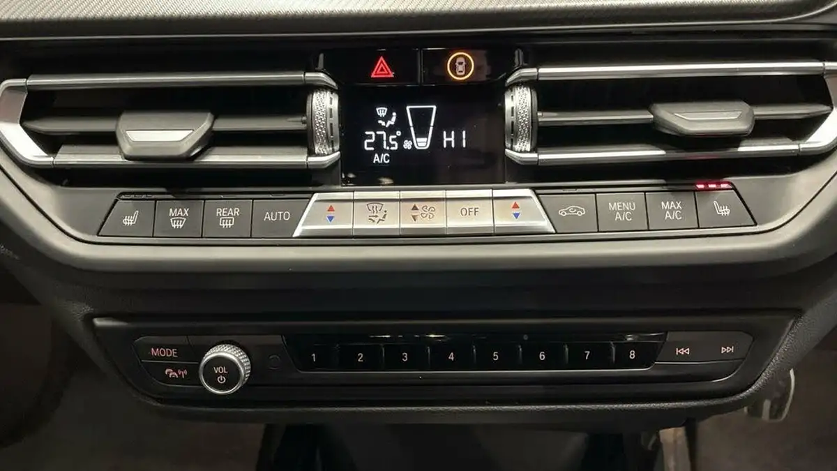 2021-bmw-1-series-20td-118d-m-sport-lcp-big-27