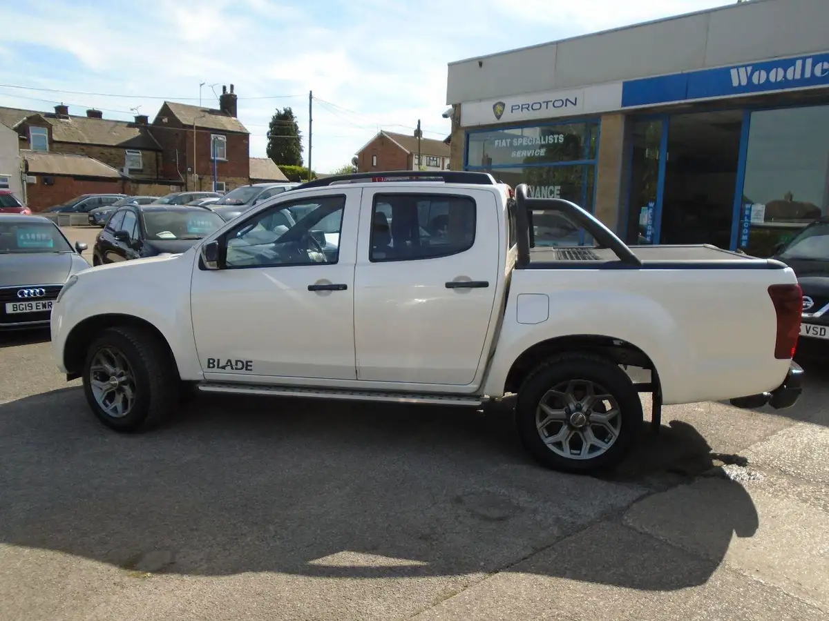 2015-isuzu-d-max-25td-venetian-red-blade-auto-big-7
