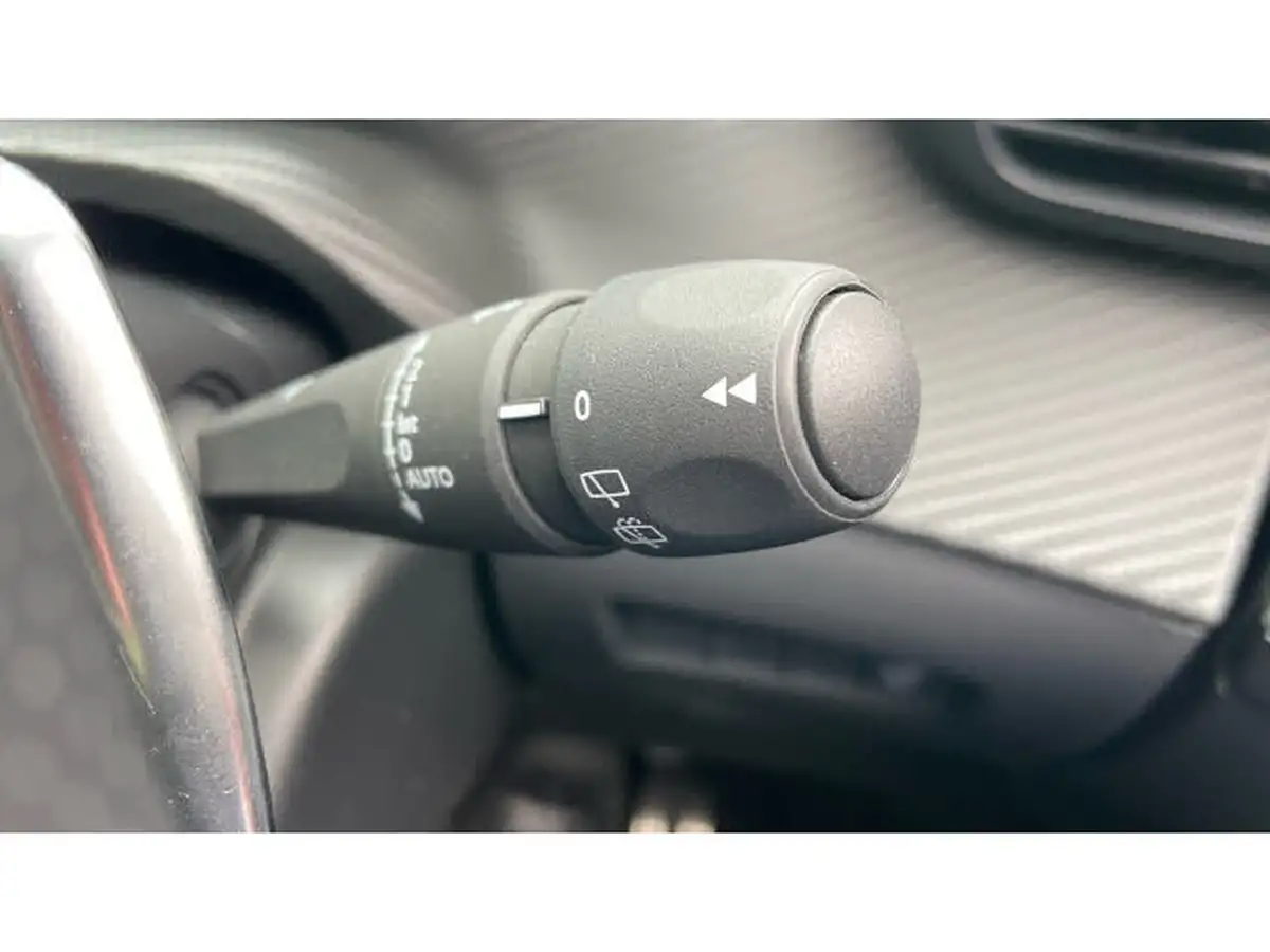 2024-peugeot-2008-suv-12-puretech-gt-130ps-eat8-big-32