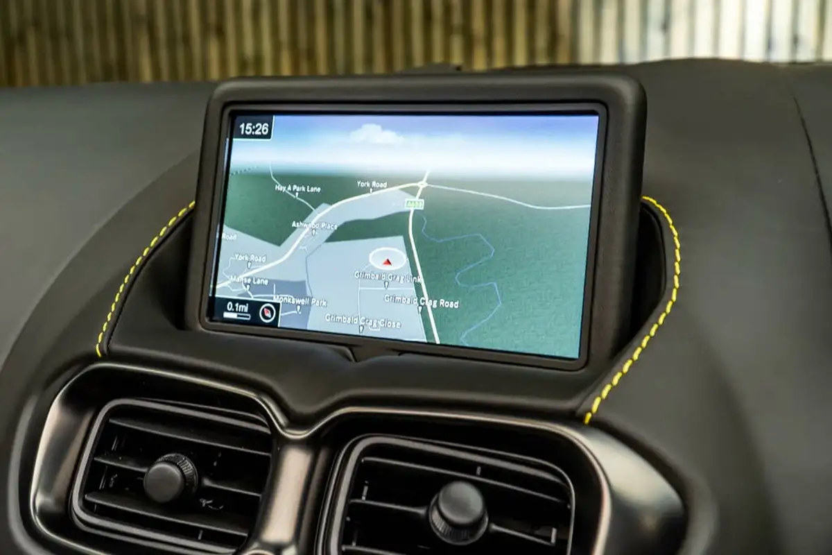 2023-aston-martin-vantage-40-v8-vantage-roadster-auto-big-23